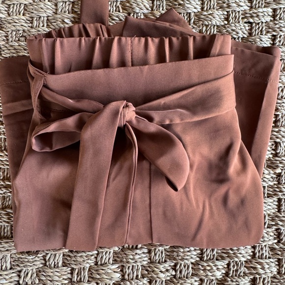 Alya Francesca’s Brown Shorts with Tie-Waist NWT size medium - Picture 5 of 9